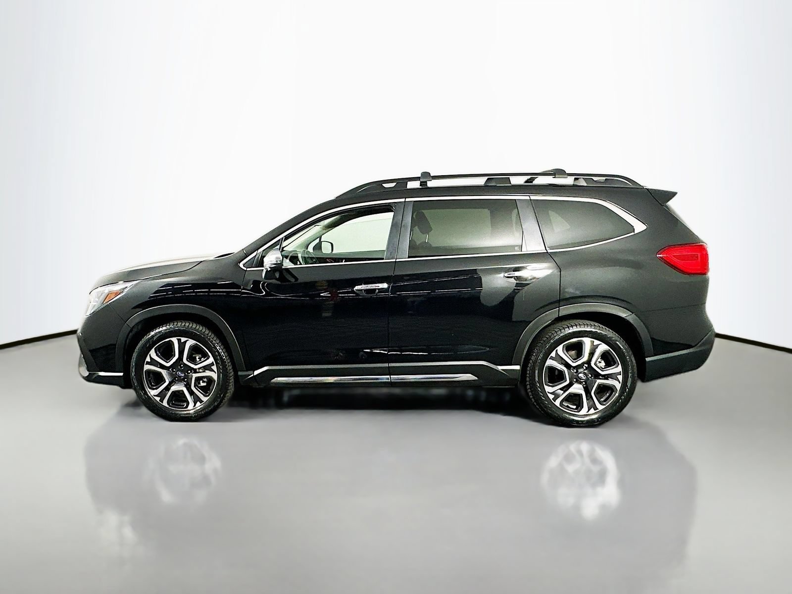 Used 2023 Subaru Ascent Touring AWD/4WD image 5