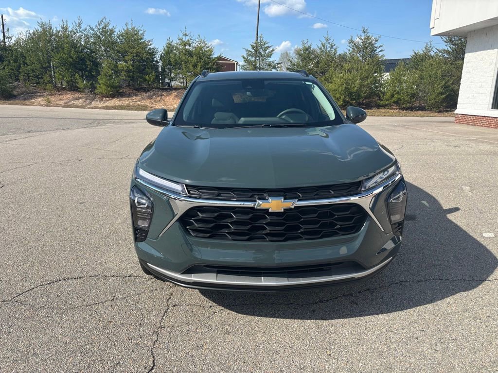 Used 2025 Chevrolet Trax LT image 3