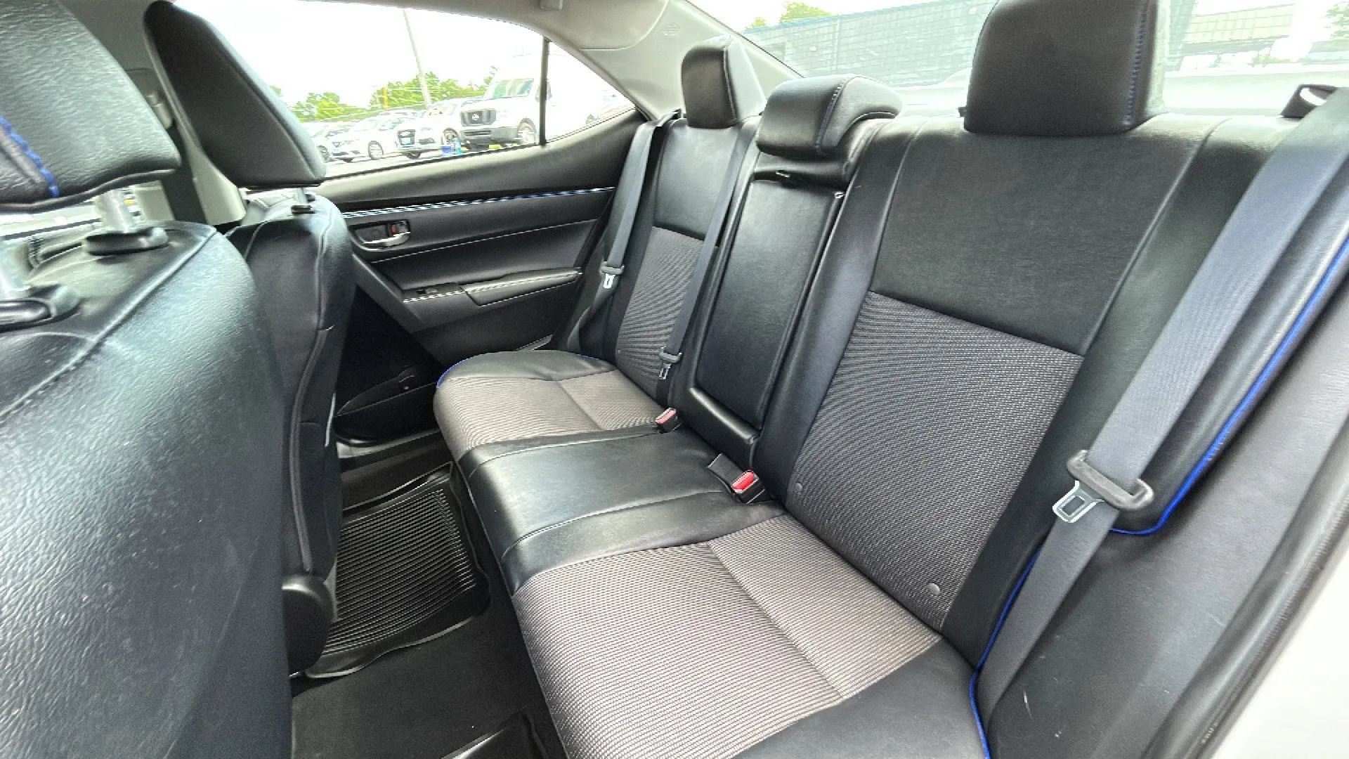 Used 2017 Toyota Corolla SE FWD image 30