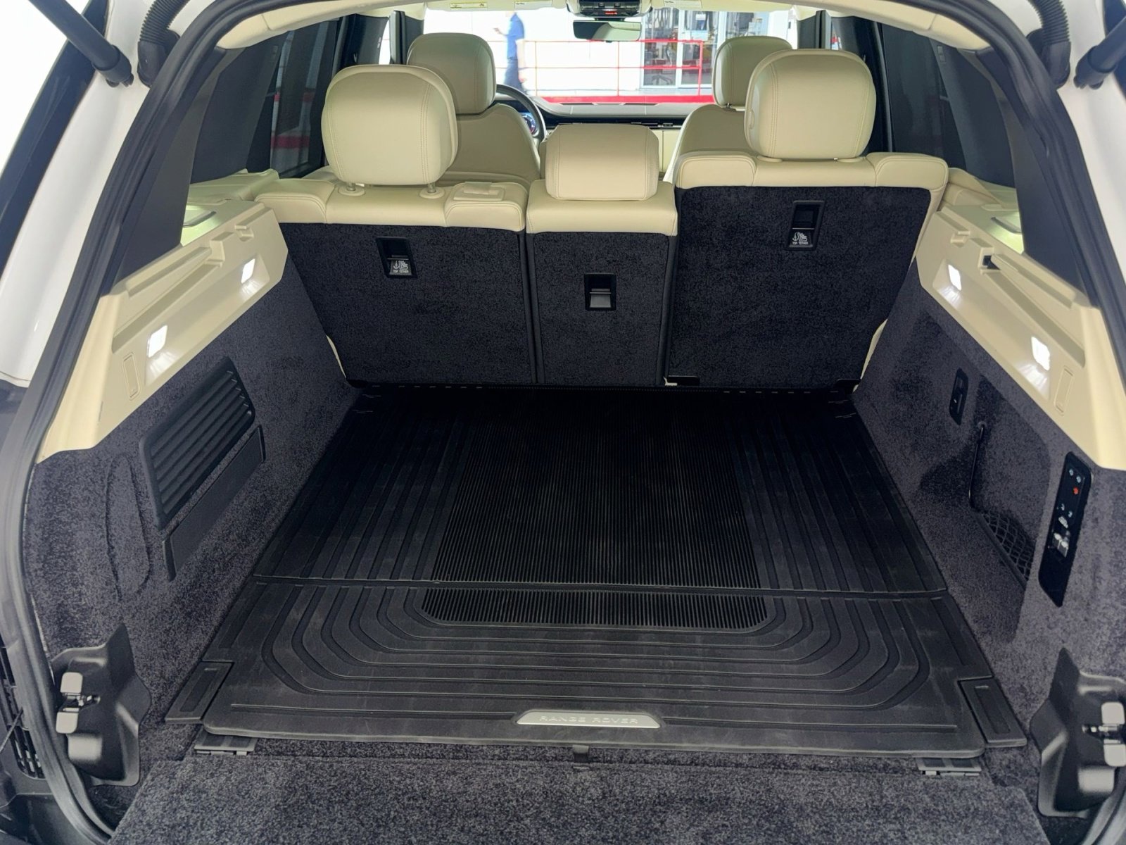 Used 2022 Land Rover Range Rover SE AWD/4WD image 26