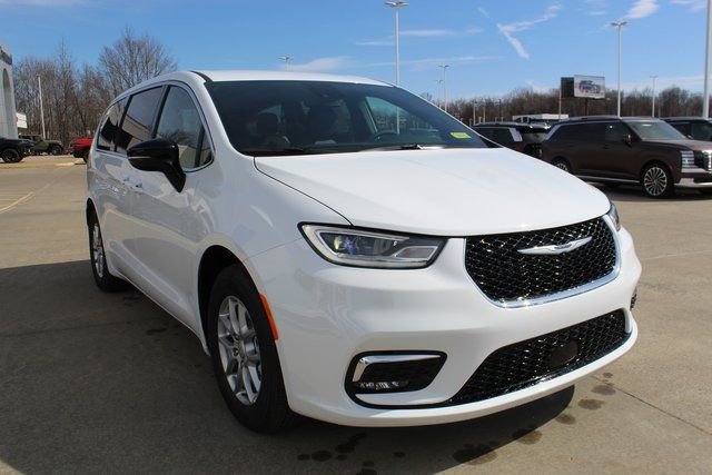 New 2026 Chrysler Pacifica Select image 6