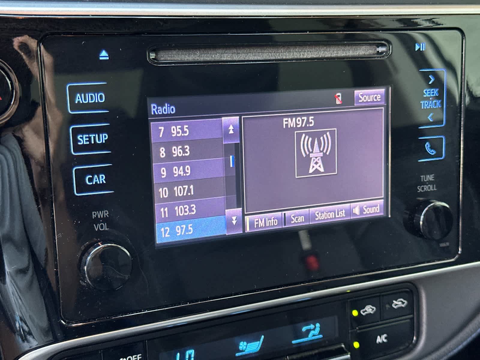 Used 2017 Toyota Corolla SE FWD image 18