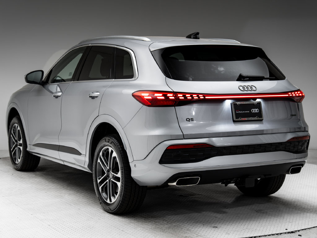 Certified 2025 Audi Q5 Premium w/ 19" Wheel Package AWD/4WD image 3