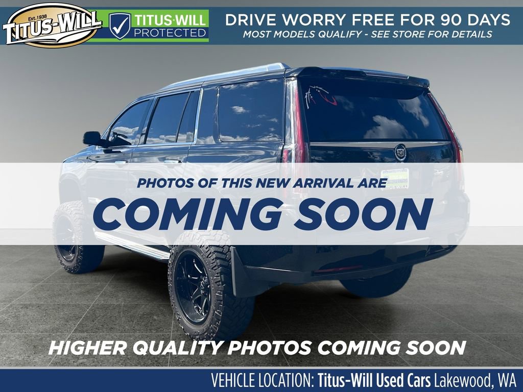 Used 2015 Cadillac Escalade Luxury image 3
