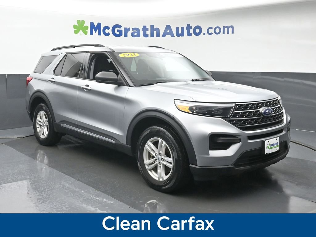 Used 2023 Ford Explorer XLT image 2