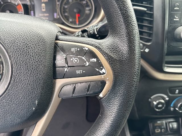 Used 2017 Jeep Cherokee Sport FWD image 19