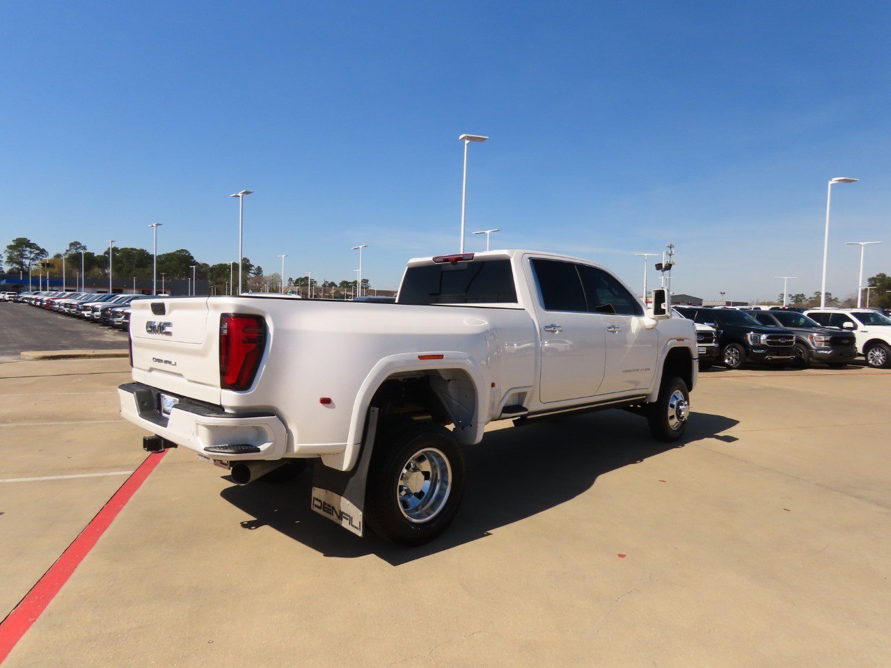 Used 2024 GMC Sierra 3500 Denali Ultimate AWD/4WD image 11