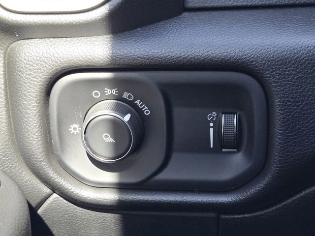 Used 2024 RAM 2500 Tradesman w/ Chrome Appearance Group image 23