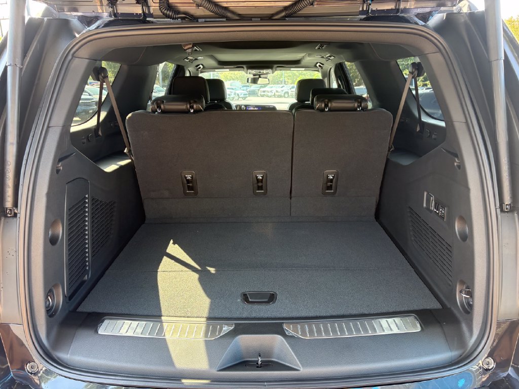 New 2026 Chevrolet Suburban Premier w/ Sun And Tow Package AWD/4WD image 15