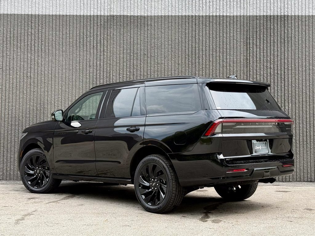 Used 2025 Lincoln Navigator Reserve w/ Jet Appearance Package AWD/4WD image 3