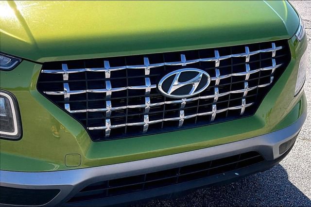 Used 2021 Hyundai Venue SEL w/ Cargo Package FWD image 32