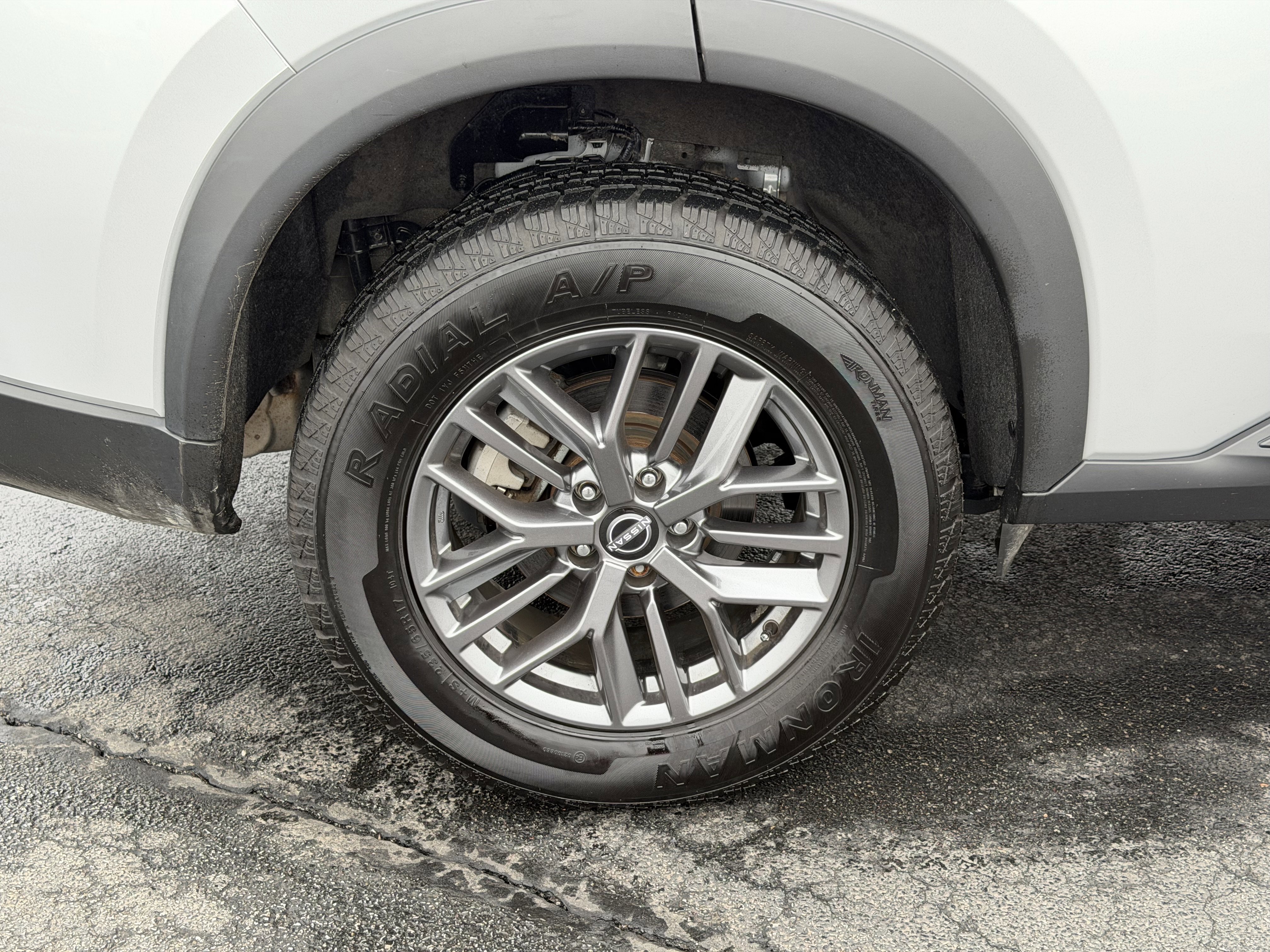 Used 2024 Nissan Rogue S AWD/4WD image 11