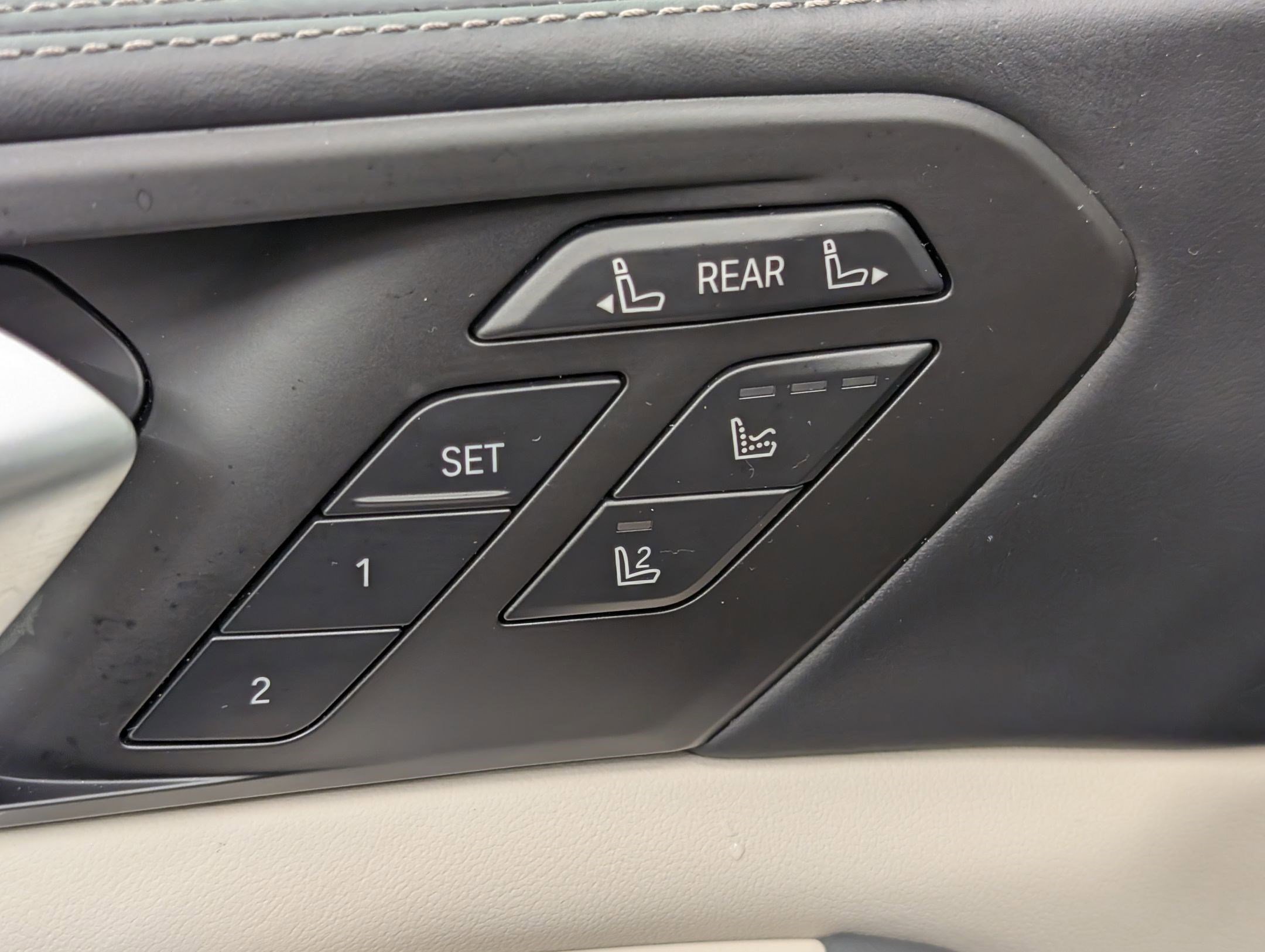 Used 2023 BMW X7 M60i w/ Executive Package image 22