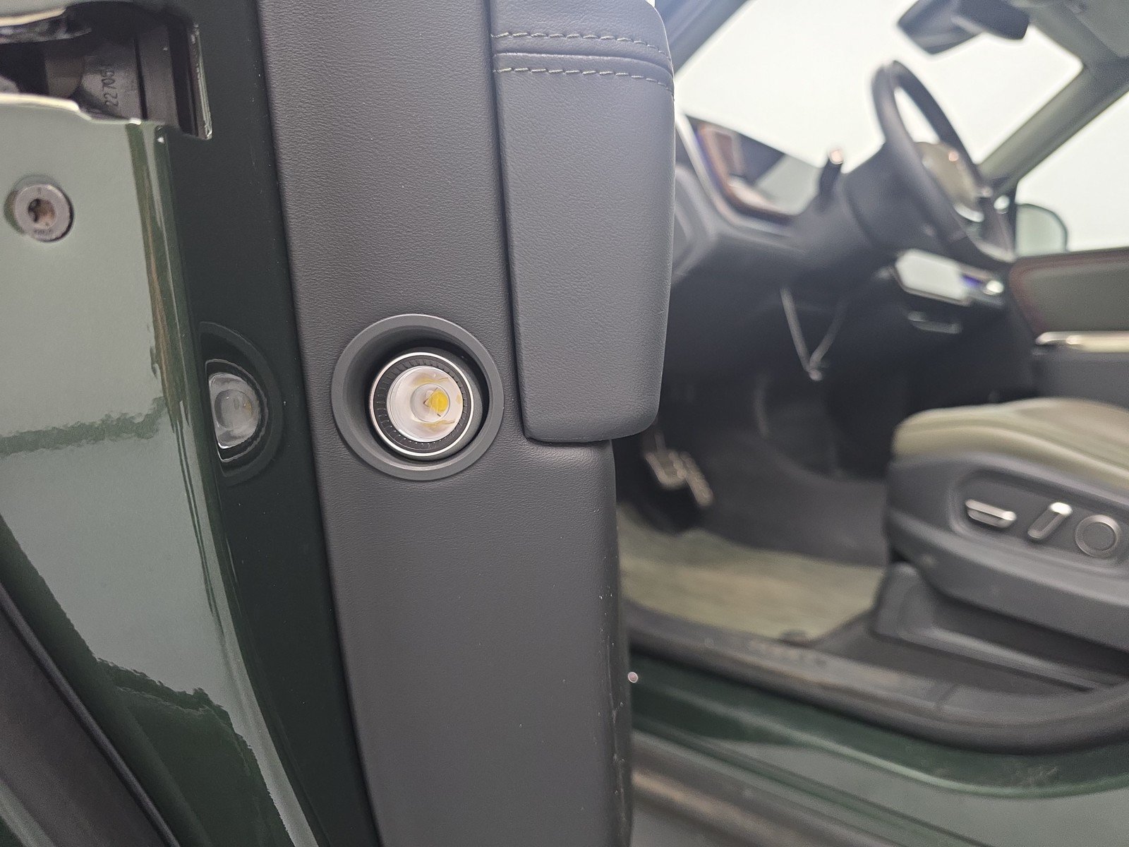 Used 2024 Rivian R1T Adventure AWD/4WD image 30