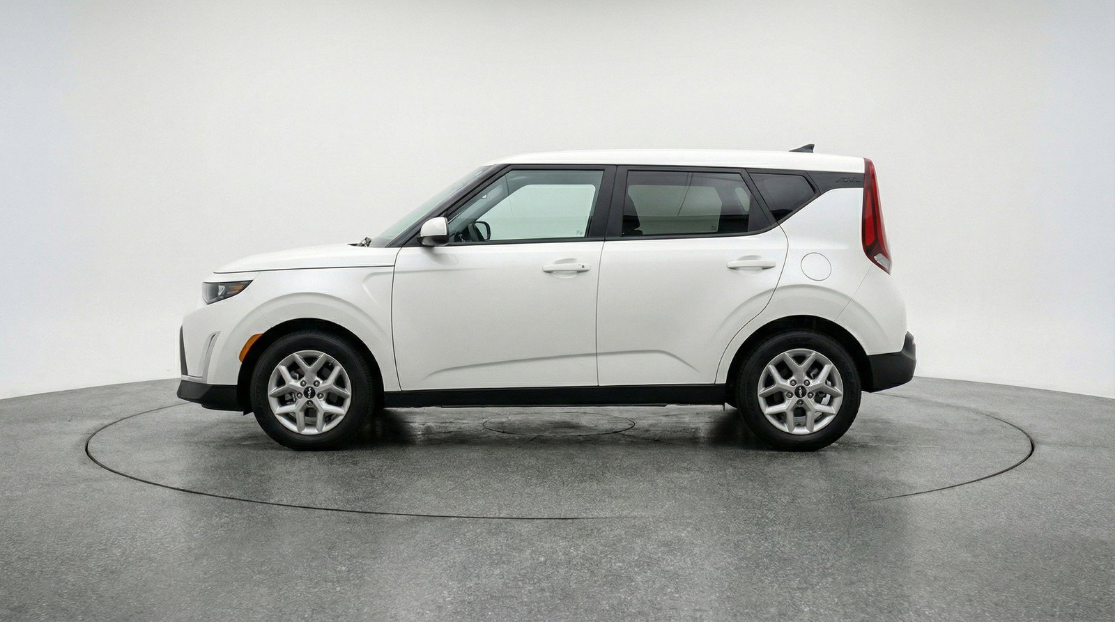 Used 2025 Kia Soul LX w/ LX Technology Package FWD image 5