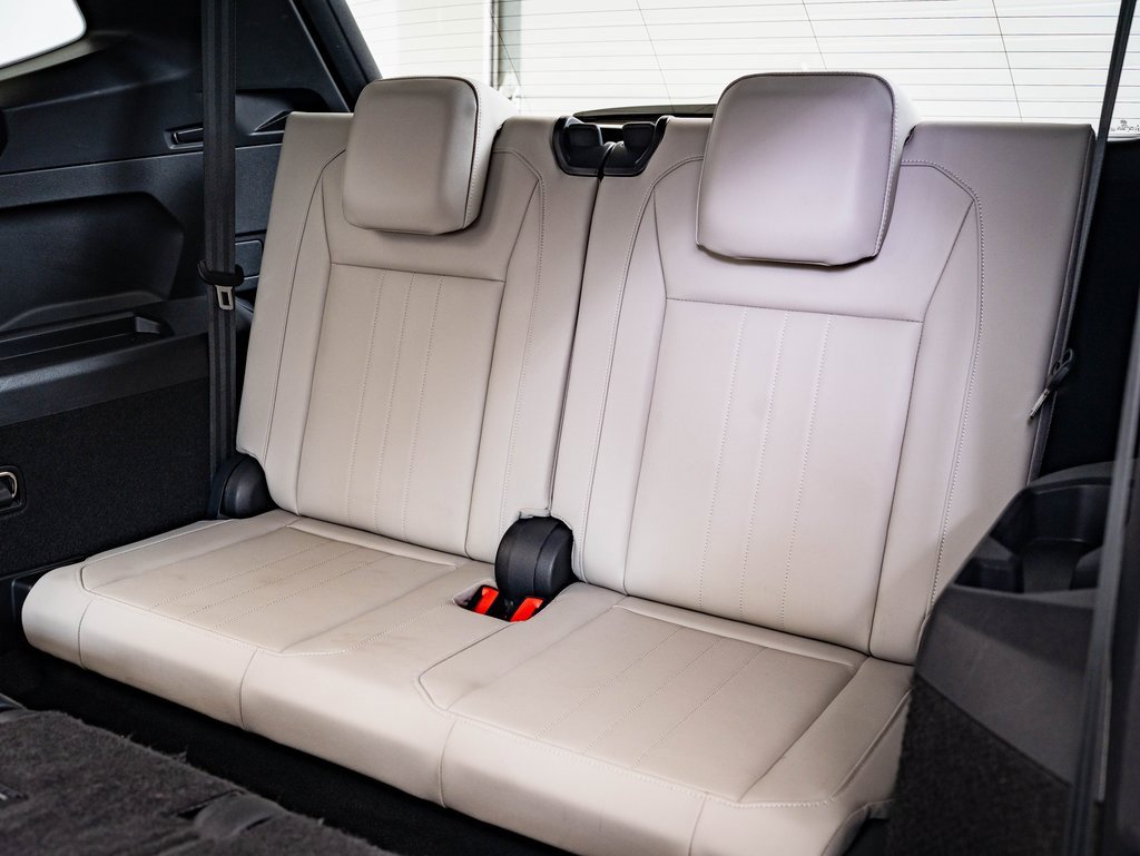 Used 2024 Volkswagen Tiguan SE R-Line image 36