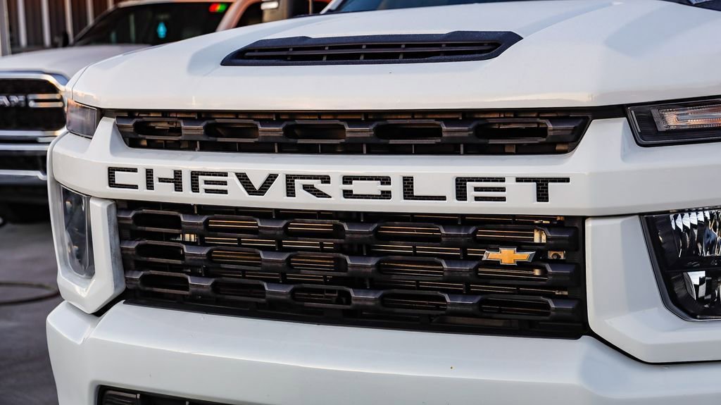 Used 2023 Chevrolet Silverado 2500 Custom w/ Custom Value Package image 6