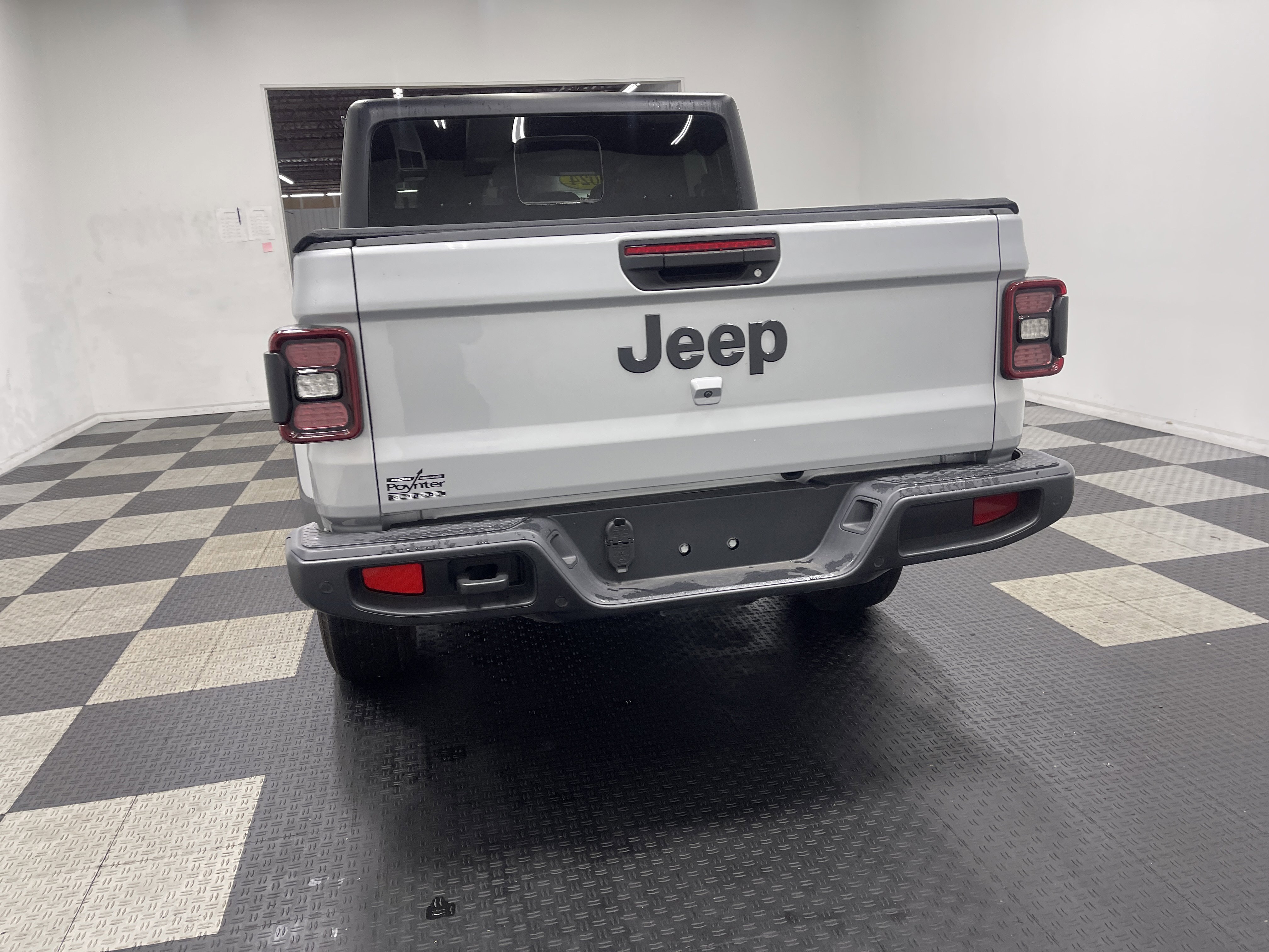Used 2024 Jeep Gladiator Sport image 3