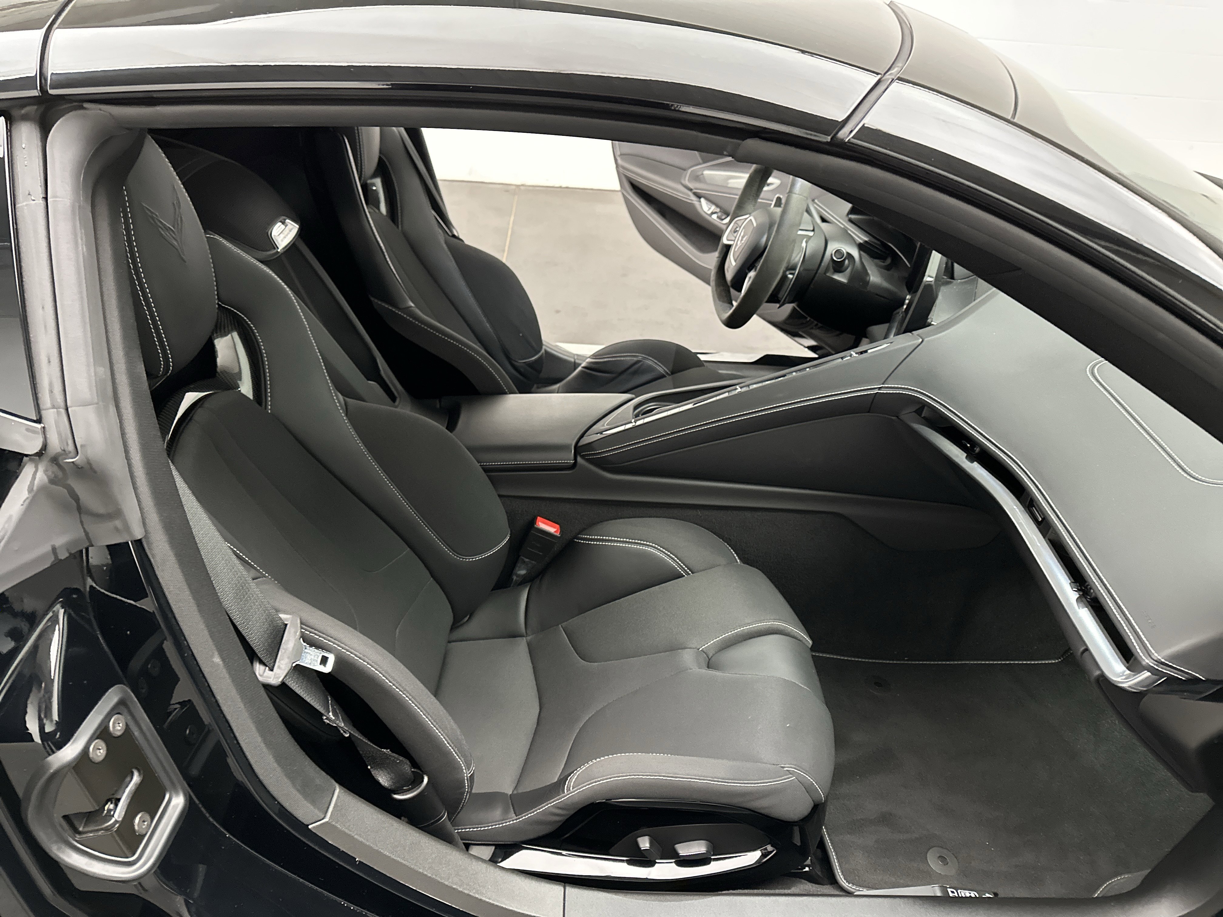 Used 2022 Chevrolet Corvette Stingray Coupe w/ Z51 Performance Package image 19