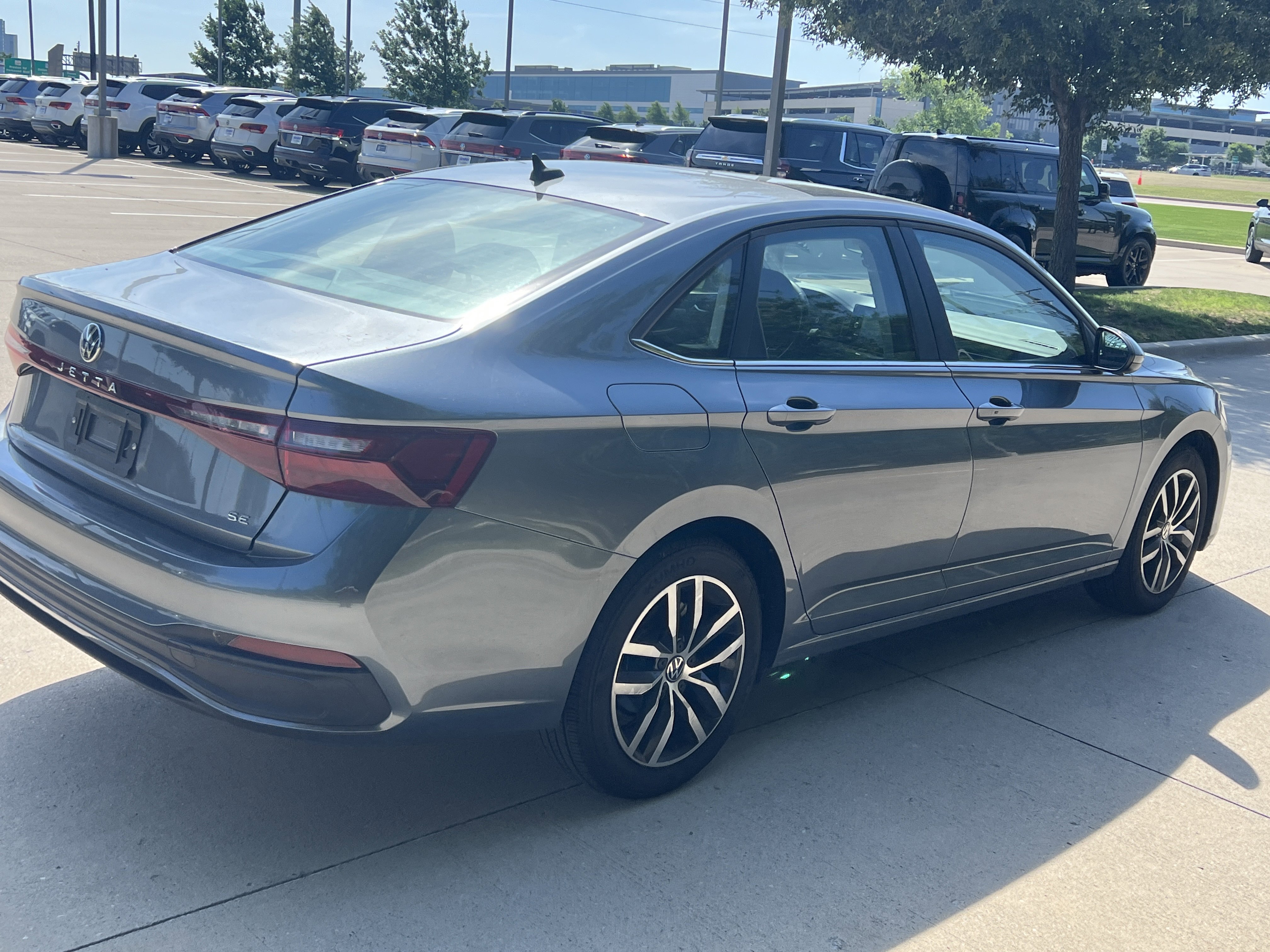 Used 2025 Volkswagen Jetta SE w/ Sunroof Package FWD image 10