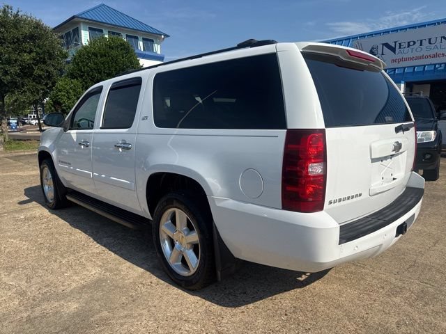 Used 2008 Chevrolet Suburban LTZ w/ LTZ Preferred Equipment Group AWD/4WD image 7