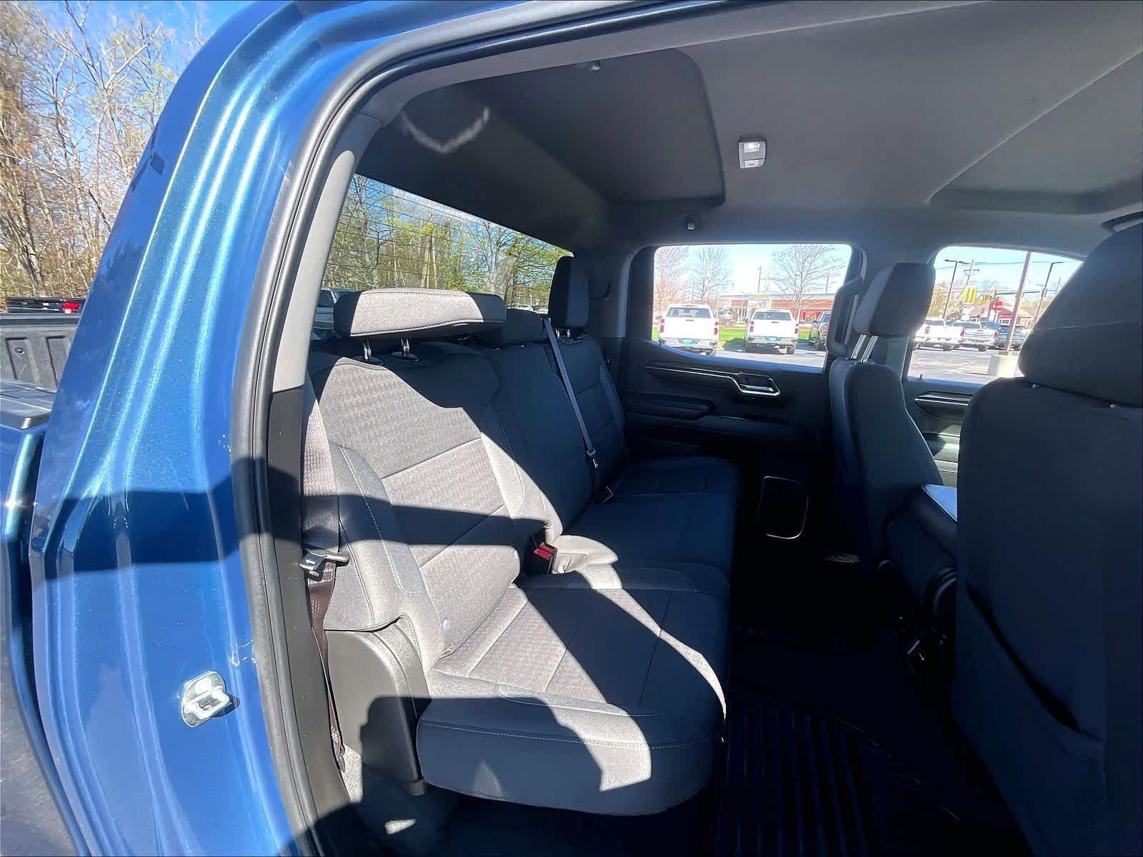 Used 2024 Chevrolet Silverado 1500 LT AWD/4WD image 15