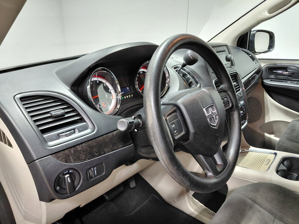 Used 2015 Dodge Grand Caravan SXT FWD image 19