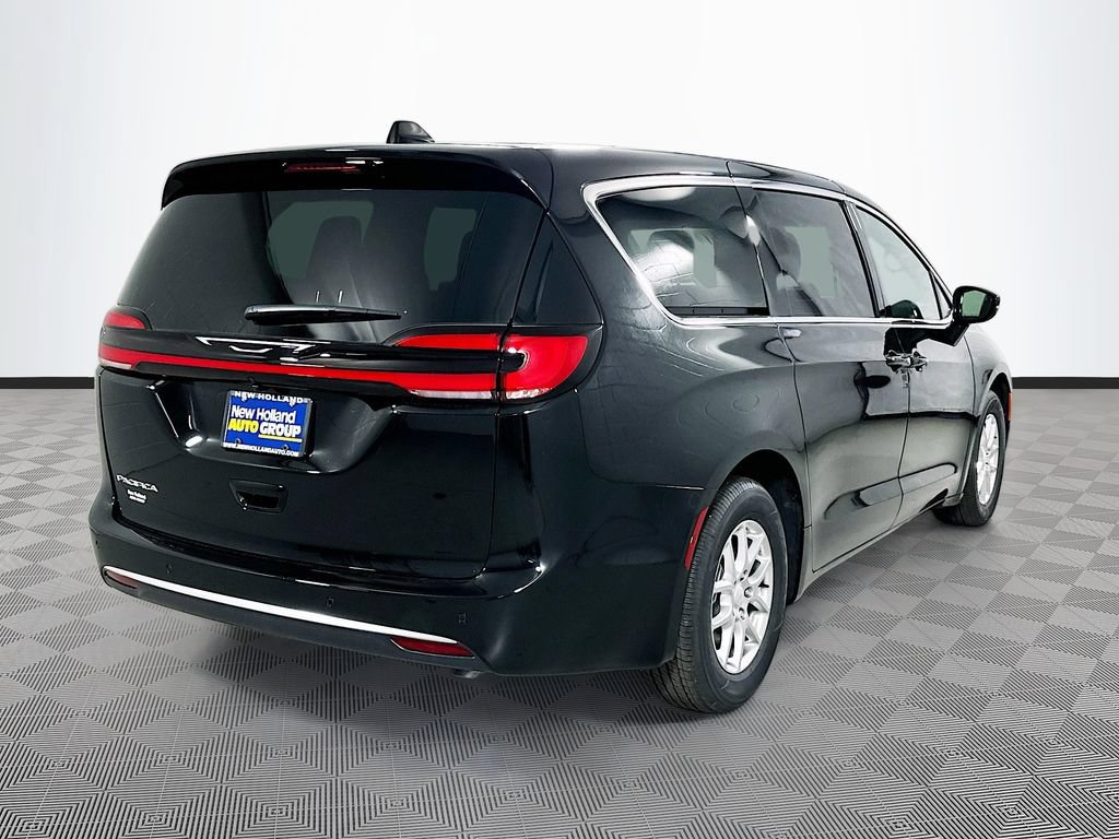 New 2027 Chrysler Pacifica Select FWD image 5