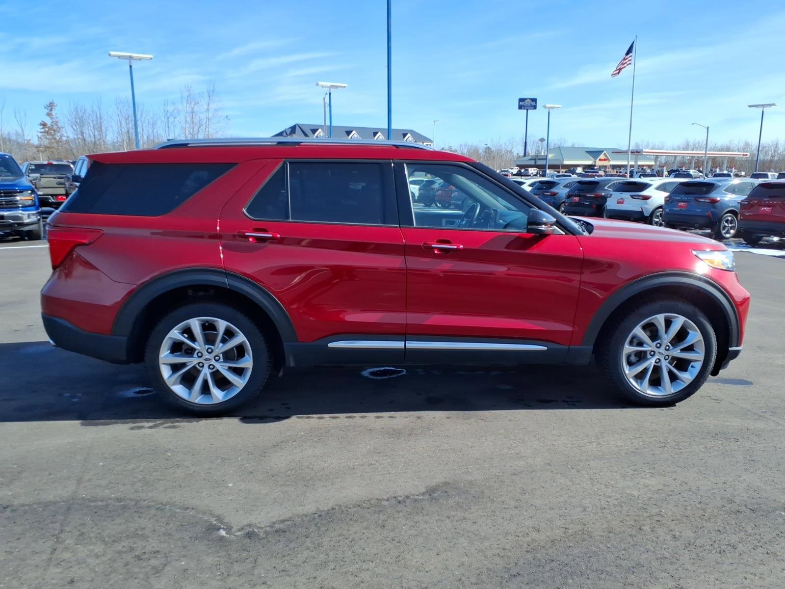 Used 2022 Ford Explorer Platinum w/ Equipment Group 601A AWD/4WD image 7