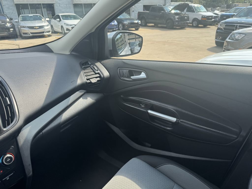 Used 2019 Ford Escape SE image 13