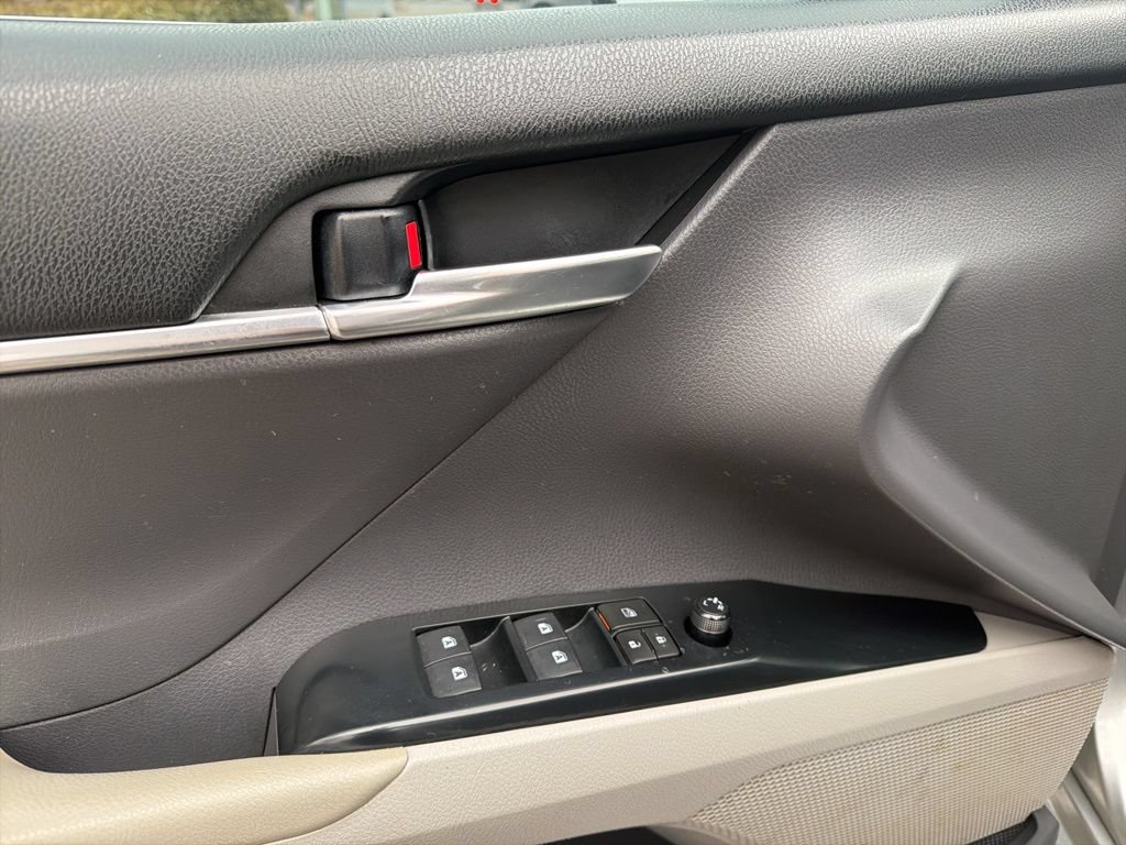 Used 2019 Toyota Camry LE FWD image 13