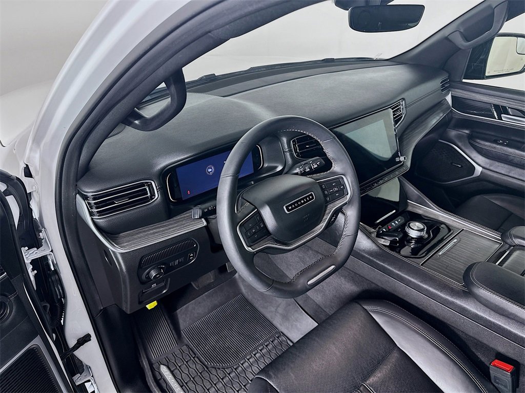 Used 2024 Jeep Wagoneer L Series II w/ Flexible Seating Group image 30