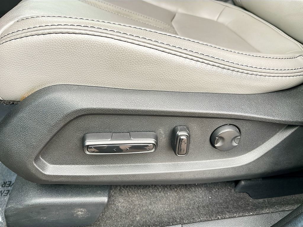 Used 2025 Honda Pilot Touring image 19
