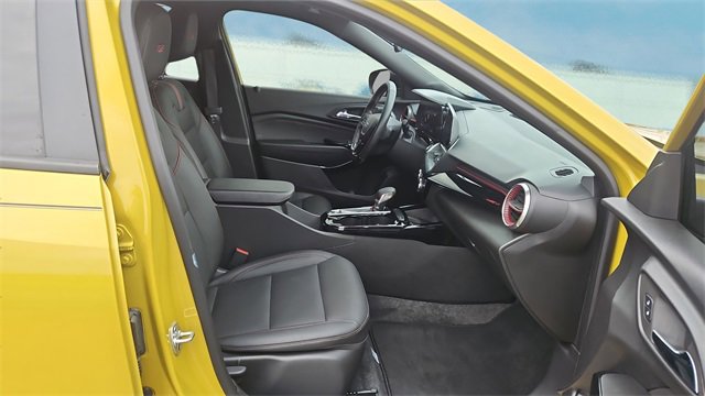 Used 2024 Chevrolet Trax RS w/ Sunroof Package image 10