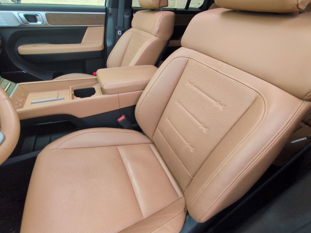 Used 2025 Hyundai Santa Fe Limited FWD image 10