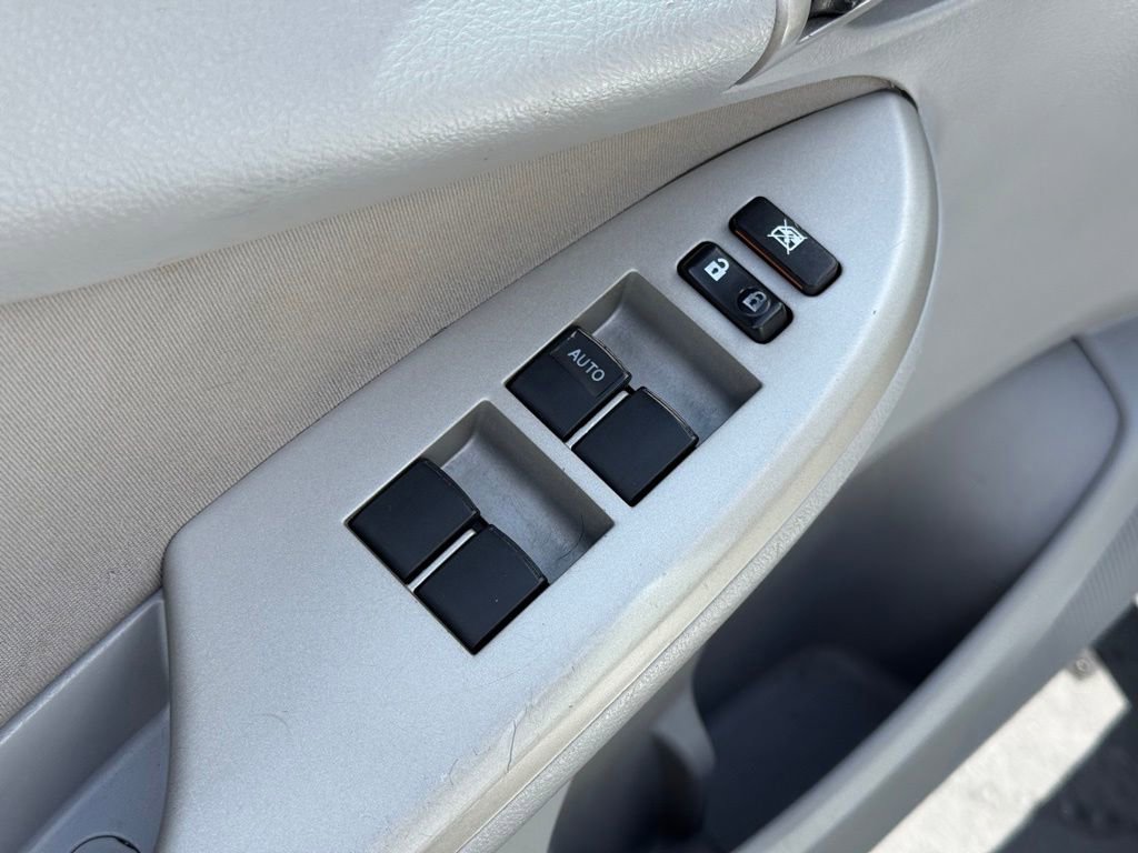 Used 2013 Toyota Corolla LE FWD image 9