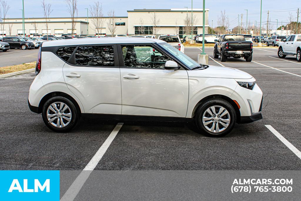 Used 2025 Kia Soul LX FWD image 9