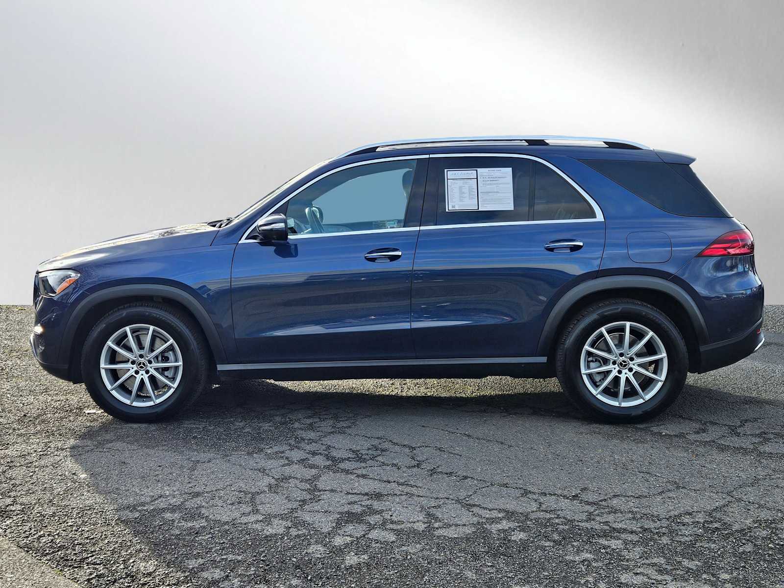 Used 2024 Mercedes-Benz GLE 450e 4MATIC image 6