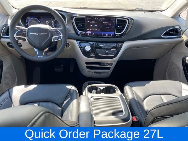 Used 2024 Chrysler Pacifica Touring-L image 6