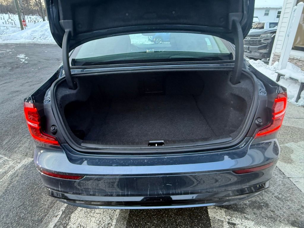Used 2025 Volvo S60 B5 Core image 38