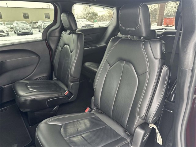Used 2021 Chrysler Pacifica Touring-L w/ Uconnect Theater Family Group image 30