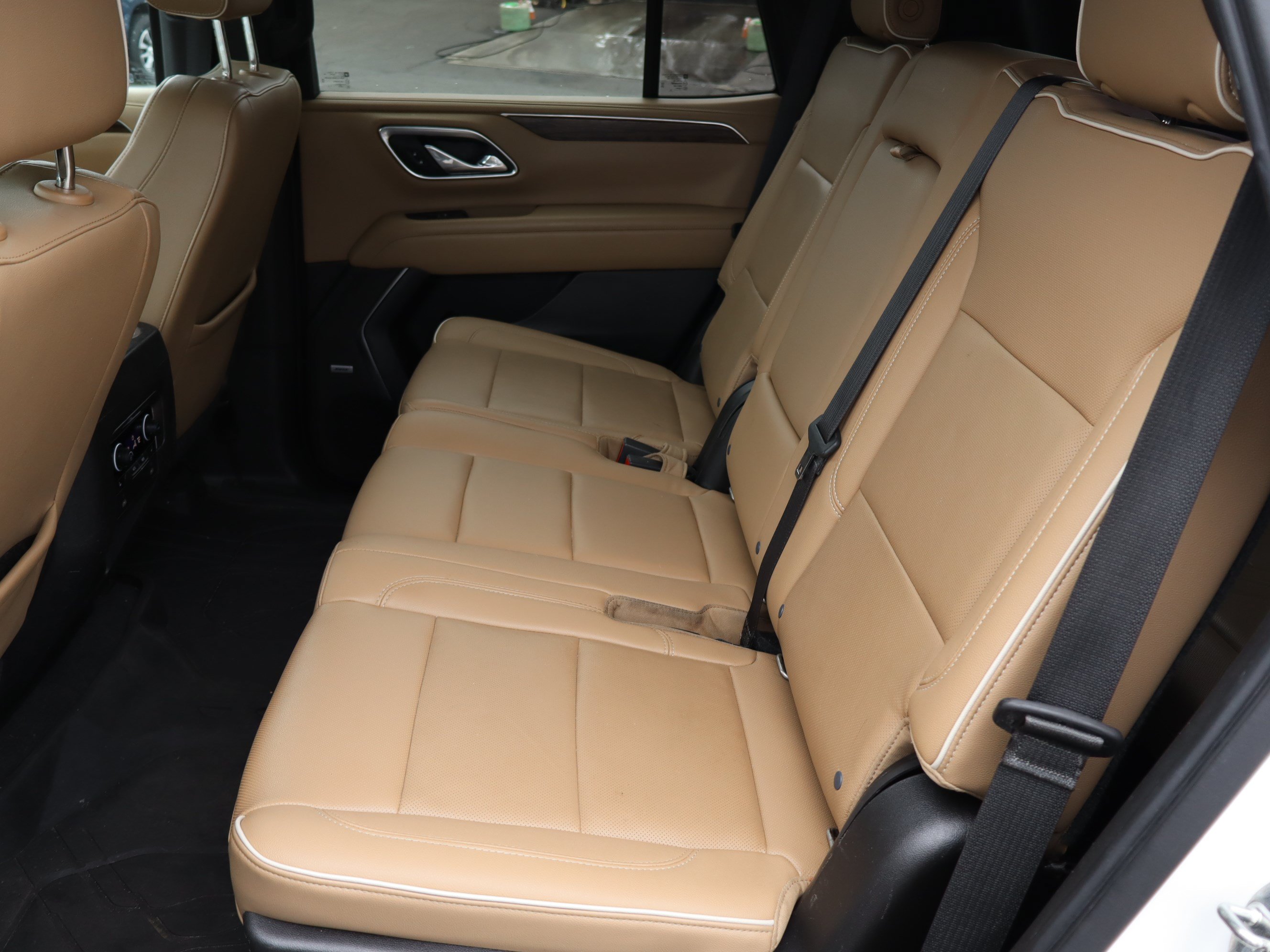 Used 2021 Chevrolet Tahoe Premier w/ Premium Package RWD image 32