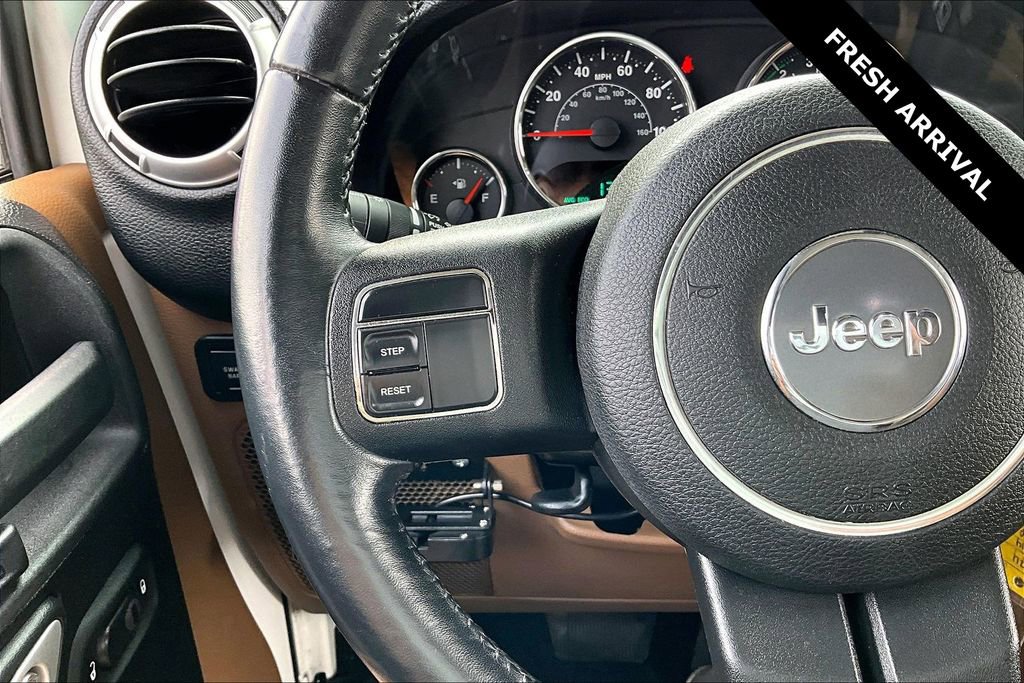 Used 2014 Jeep Wrangler Unlimited Rubicon image 11