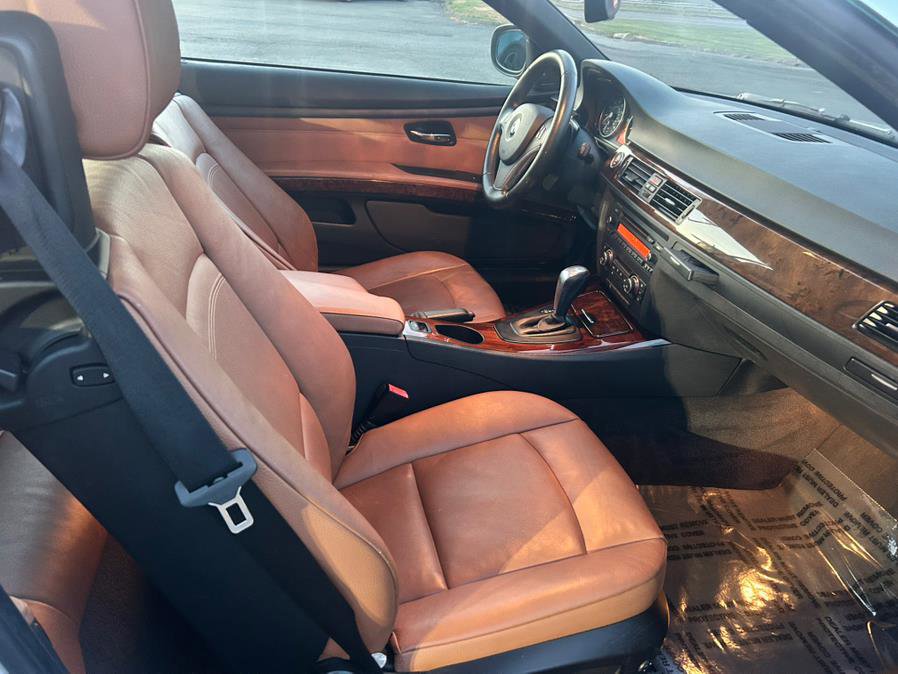 Used 2013 BMW 335i Convertible image 19