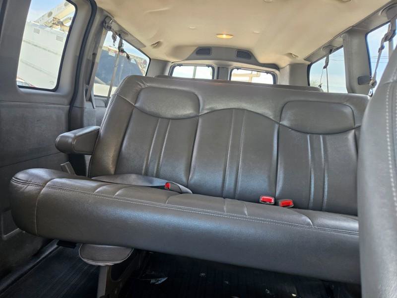 Used 2008 Chevrolet Express 1500 Passenger RWD image 15
