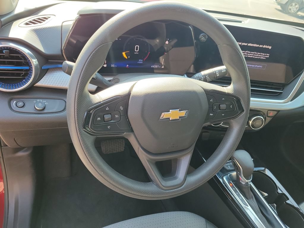 Used 2025 Chevrolet Trax LT FWD image 26