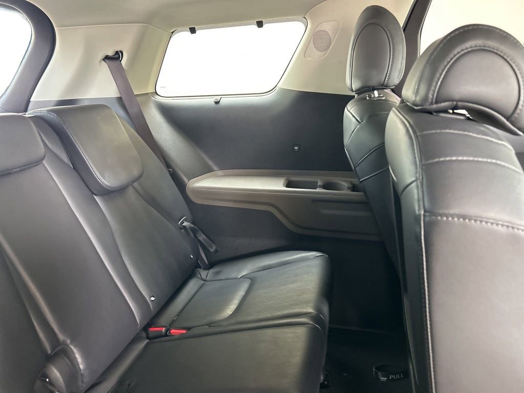 Used 2025 Kia Carnival EX image 39