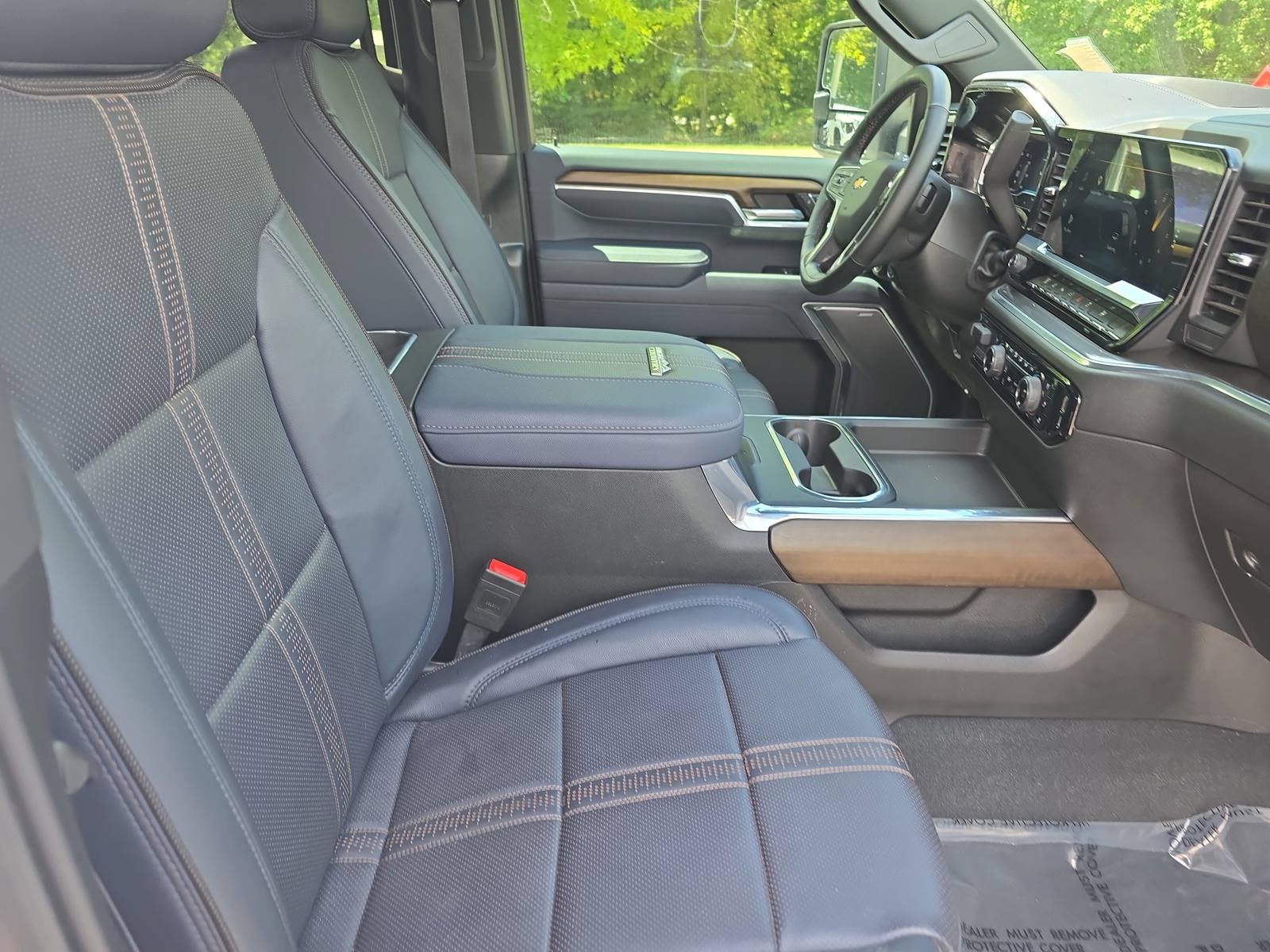Used 2025 Chevrolet Silverado 2500 High Country w/ Technology Package AWD/4WD image 10