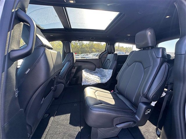 New 2026 Chrysler Pacifica Select image 14