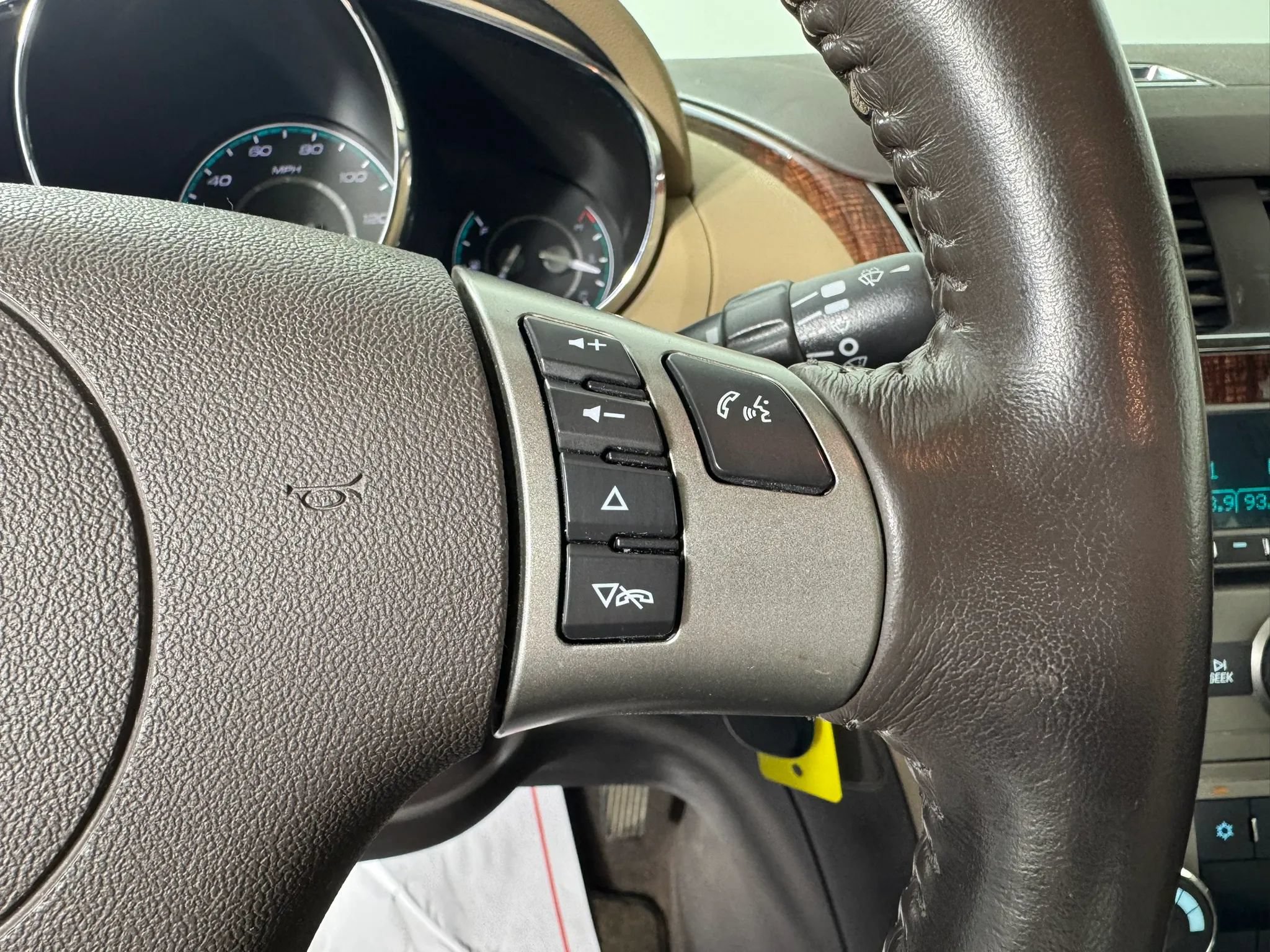 Used 2012 Chevrolet Malibu LTZ FWD image 16